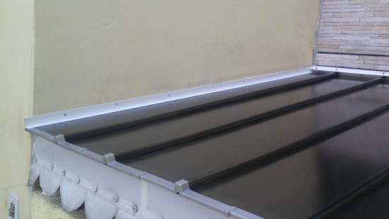 instalação do perfil RUFO formato F de 6 mm - entre a cobertura e parede