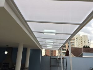 Cobertura de Policarbonato Com viga calha e Infra red 10 mm Polysolution