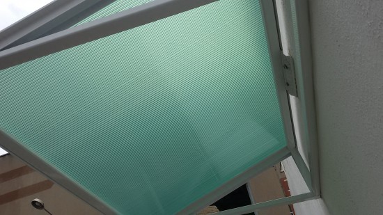 Chapa de Policarbonato Alveolar Verde Refletiva multilux - Perfis de aluminio pintura epóxi branco