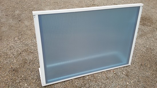 Chapa de Policarbonato Azul REFLETIVO - do lado de baixo é Azul e do lado de cima é Refletivo prata - e Perfis de aluminio pintura epóxi branco