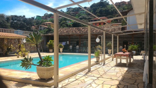 Telhas de Policarbonato click Infra Red Heat Bloc Ouro em Area externa de lazer Piscina em residencia