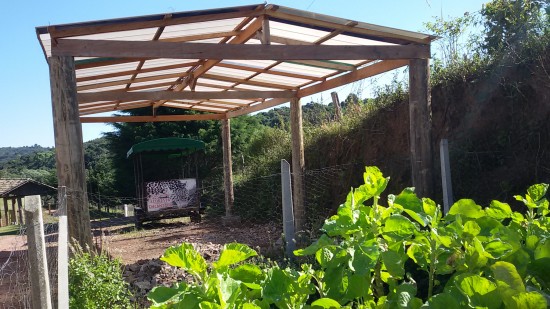 Cobertura de Policarbonato em estrutura de Madeira com as Telhas de Policarbonato Click em duas águas projeto na Pousada VArshana