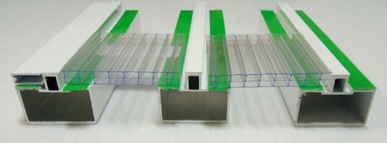 Sistema Modular com Perfil Viga-Calha PC 4412 e Perfil Estrutural PC 5512 alveolar 10 mm cor cristal Polysolution