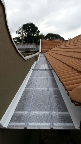 cobertura lateral com telha click fixa 16 x 700 mm - caimento no 16 sobreposição