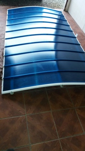 Toldo com Telhas de Policarbonato Click cor azul Translucida Curva Polysolution