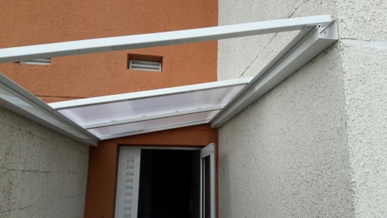 Cobertura de Policarbonato Com Sistema modular Click Perfil de Aluminio e alveolar 10 mm