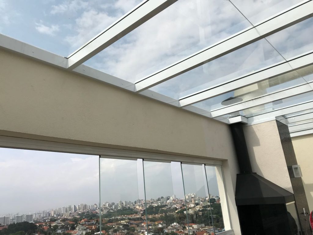 Cobertura de vidro com Perfil de aluminio viga-Calha e Perfil Estrutural 100x50 mm é na Polysolution