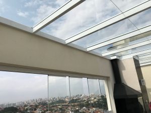 Cobertura de vidro com Perfil de aluminio viga-Calha e Perfil Estrutural 100x50 mm é na Polysolution