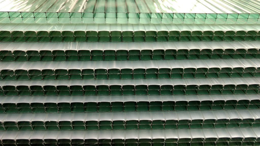 Policarbonato alveolar verde refletiva 10 mm para toldo curvo Polysolution