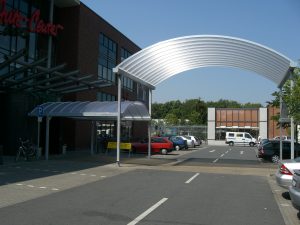 cobertura de Policarbonato com chapas alveolares e perfis de aluminio Polysolution