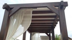 Cobertura de Pergolado de madeira com perfil de aluminio Estrutural H e Perfil F Polysolution