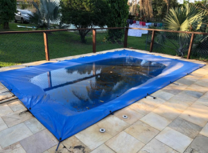 Cobertura de Piscina com Policarbonato Alveolar Azul e Perfil de aluminio PC 5512 - Polysolution