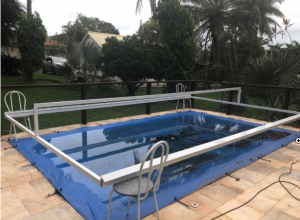 Cobertura de Piscina com Policarbonato Alveolar Azul e Perfil de aluminio PC 5512 - Polysolution