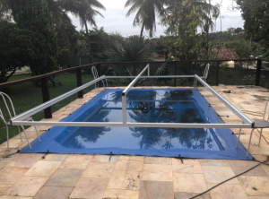 Cobertura de Piscina com Policarbonato Alveolar Azul e Perfil de aluminio PC 5512 - Polysolution