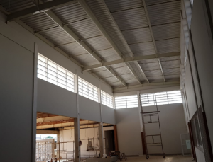 Veneziana Industrial em Policarbonato 4 mm Vent-poly Ventilação e iluminação natural - Polysolution 