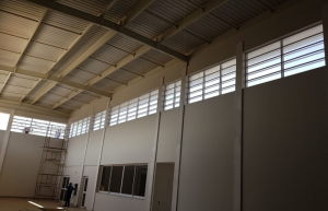 Veneziana Industrial em Policarbonato 4 mm Vent-poly Ventilação e iluminação natural - Polysolution 