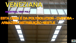 Veneziana Industrial em Policarbonato com Perfis de Aluminio sobre o muro - Privacidade, claridade e ventilação - POlysolution