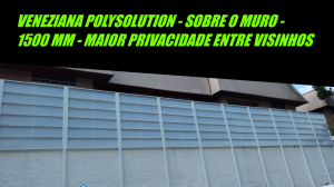 Veneziana Industrial em Policarbonato com Perfis de Aluminio sobre o muro - Privacidade, claridade e ventilação - POlysolution