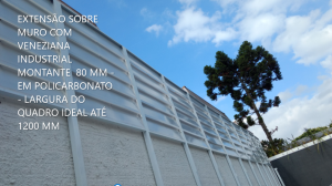 Veneziana Industrial em Policarbonato com Perfis de Aluminio sobre o muro - Privacidade, claridade e ventilação - POlysolution