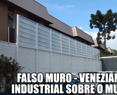 Veneziana Industrial em Policarbonato com Perfis de Aluminio sobre o muro - Privacidade, claridade e ventilação - POlysolution