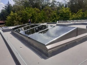 claraboia 2 águas em Vidro laminado com Perfil T invertido +Gaxeta de EPDM SD274 - Polysolution